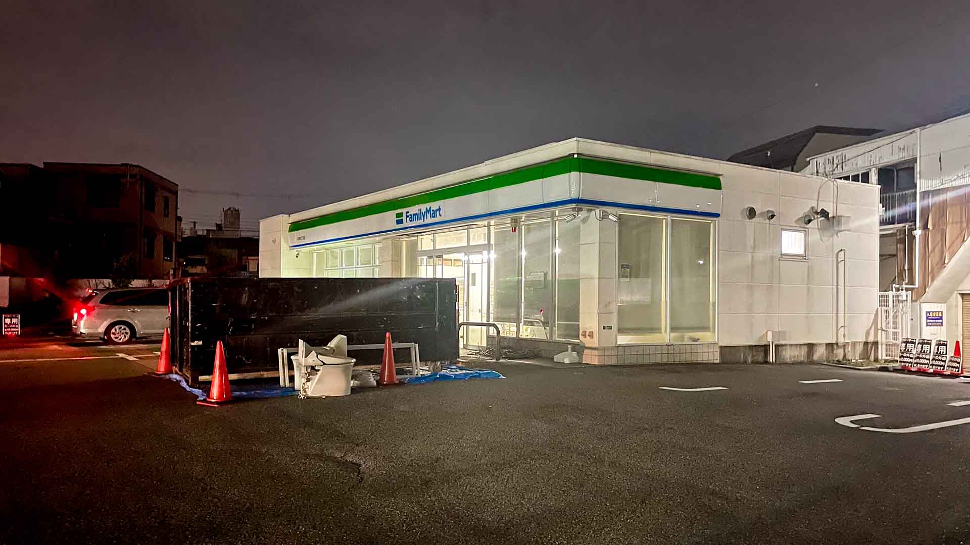 【改装？】尾浜うどんすぐ近くのファミリーマート尾浜町三丁目店が突如改装！レンタル自転車置場はどうなった？